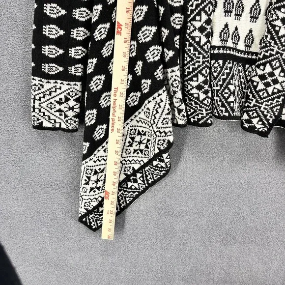 Romeo & Juliet Cardigan Sweater womens Size S Knit Tribal Black White reversible - Picture 10 of 11